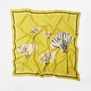 NWT. Zara Lime Floral Print Scarf made of 100% Viscose. Size: 80 x 80 cm.